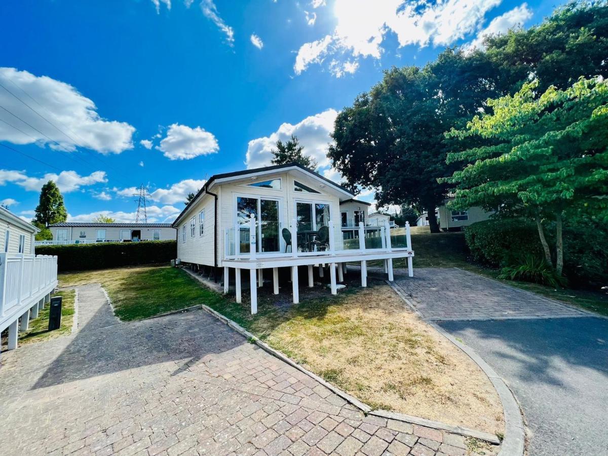 Waterfall Retreat Poole Exterior foto