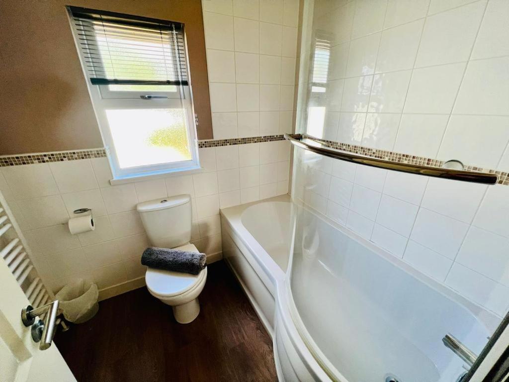 Waterfall Retreat Poole Exterior foto