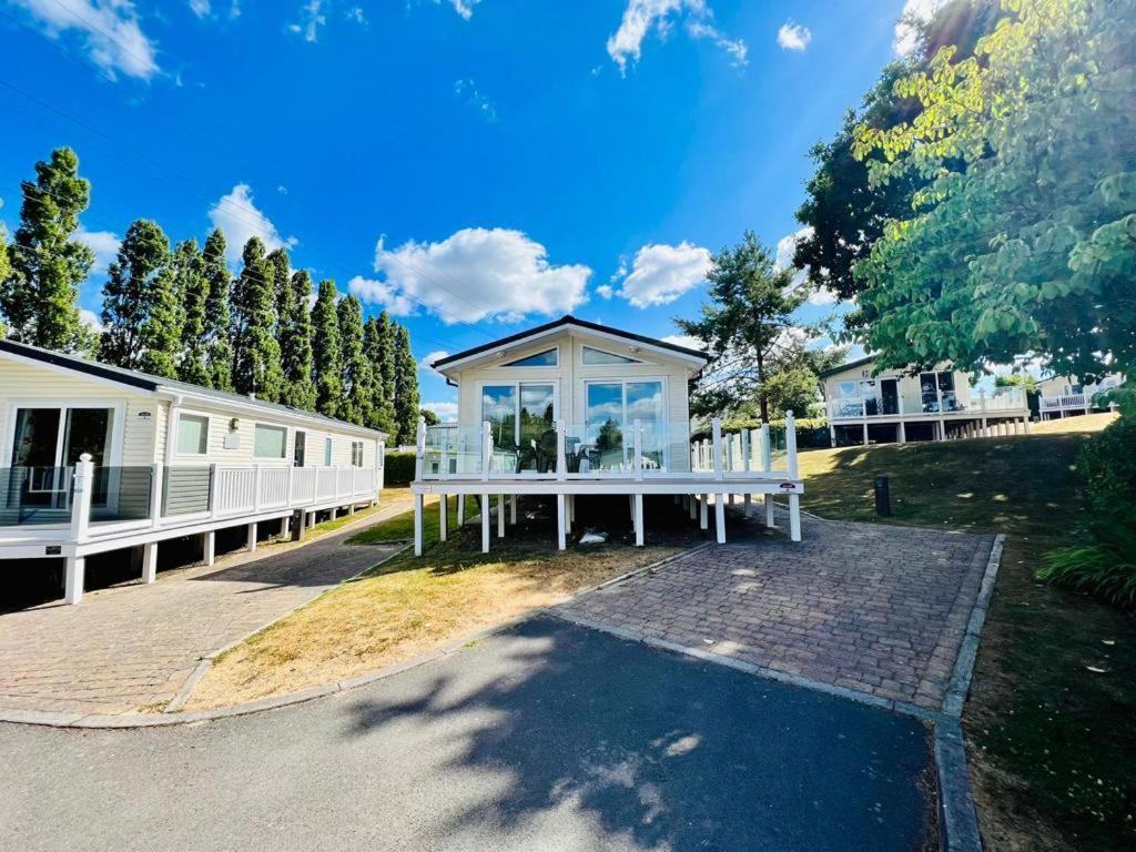Waterfall Retreat Poole Exterior foto